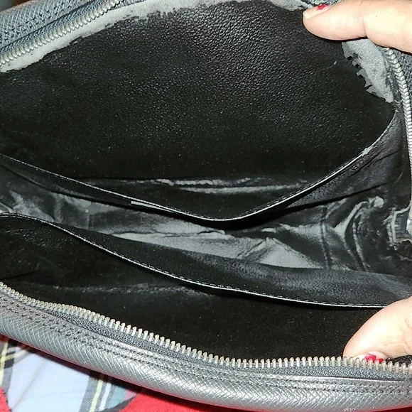 LOUIS VUITTON TAIGA TOILETRY POUCH GOOD USED CONDITION